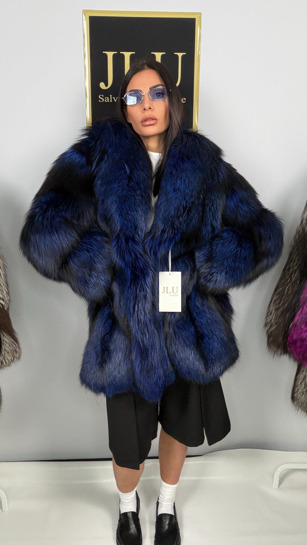 Giacca in Volpe Argentata Blu Cobalto – pelliccia di lusso artigianale Made in Italy
