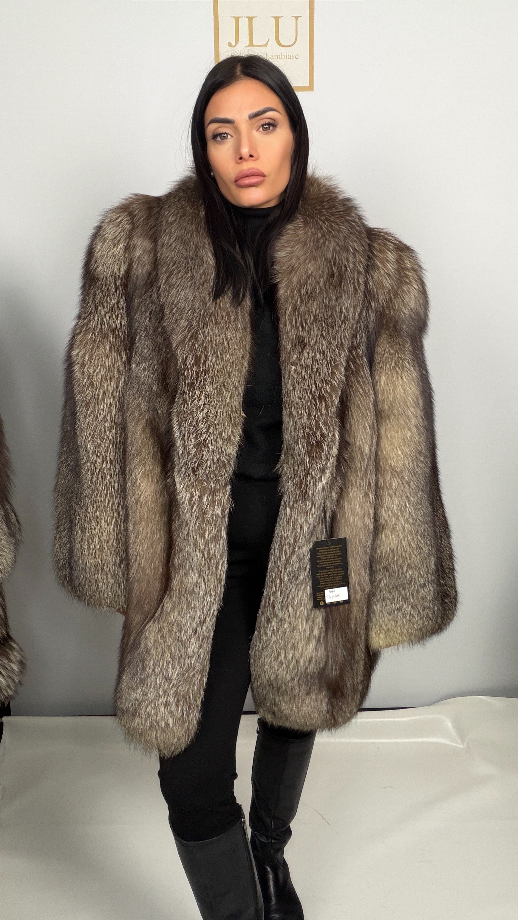 Giacca in Volpe Frost Pelle Intera con Collo Sciallato – Giada – pelliccia di lusso artigianale Made in Italy