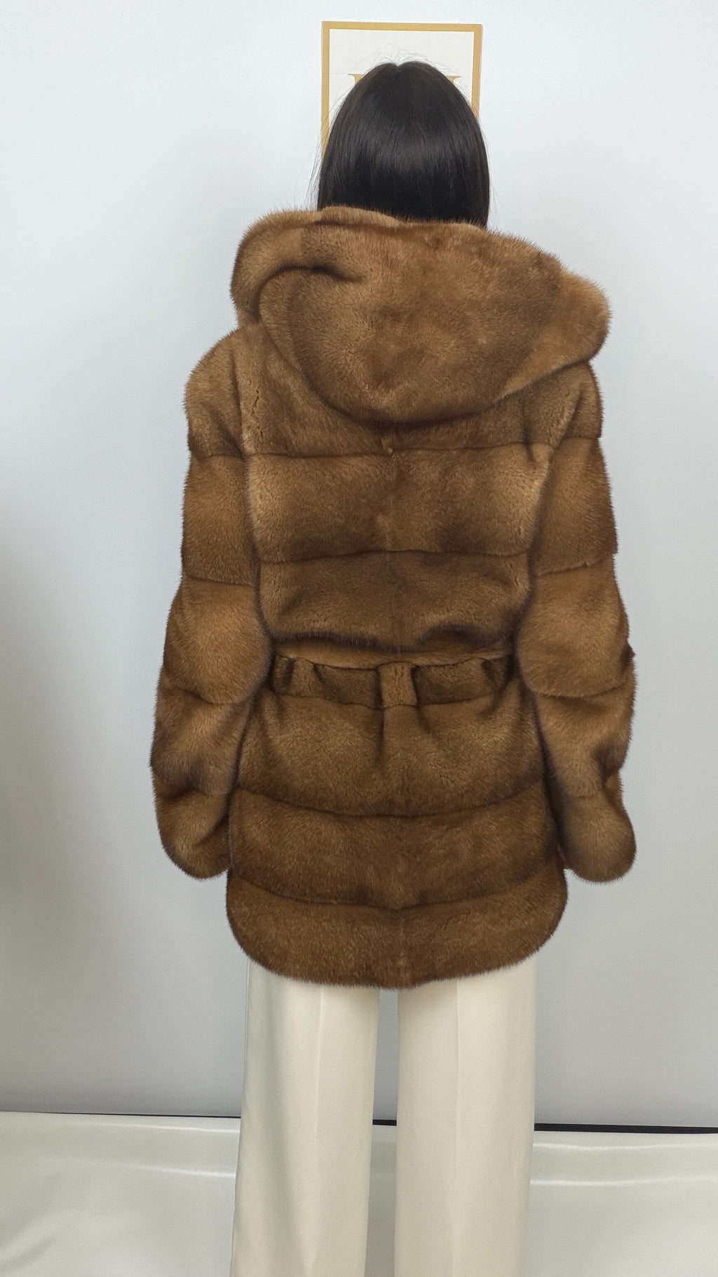 Cappottino in Visone Golden Lavorazione Orizzontale con Cintura – dettaglio 6