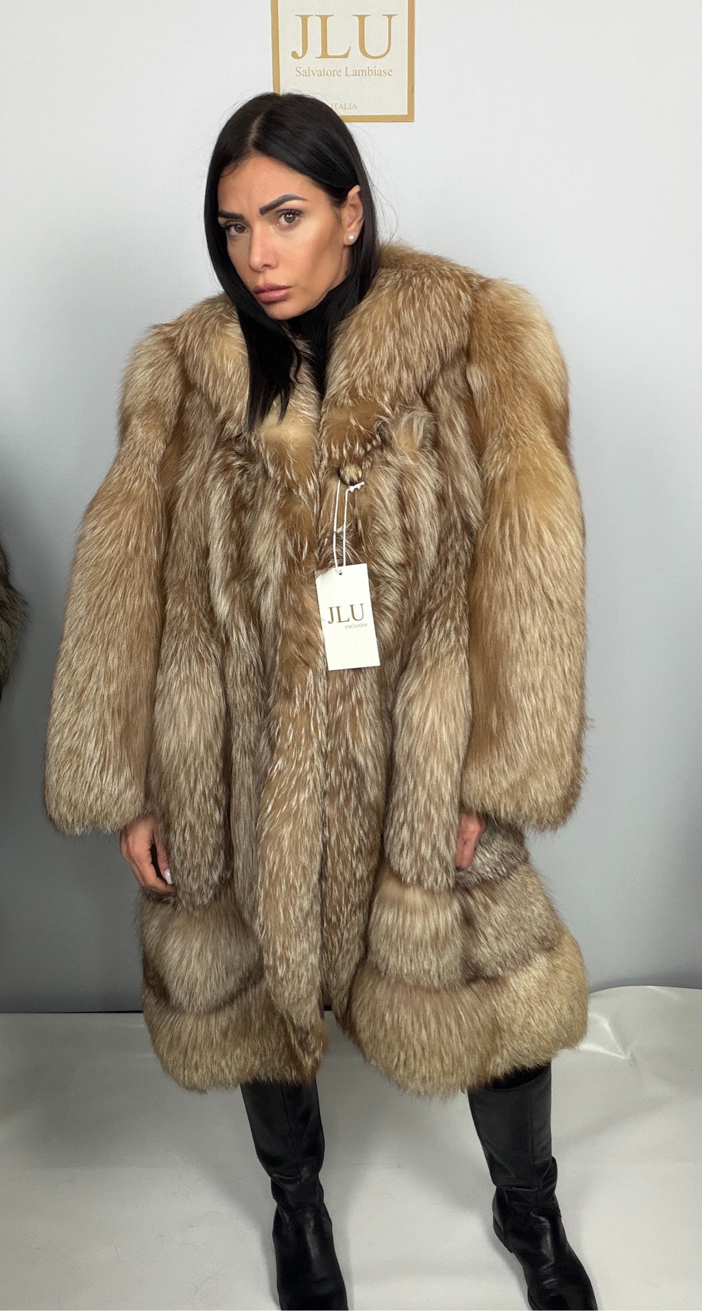 Cappotto in Volpe Argentata Decolorata con Balze – Kristal – pelliccia di lusso artigianale Made in Italy