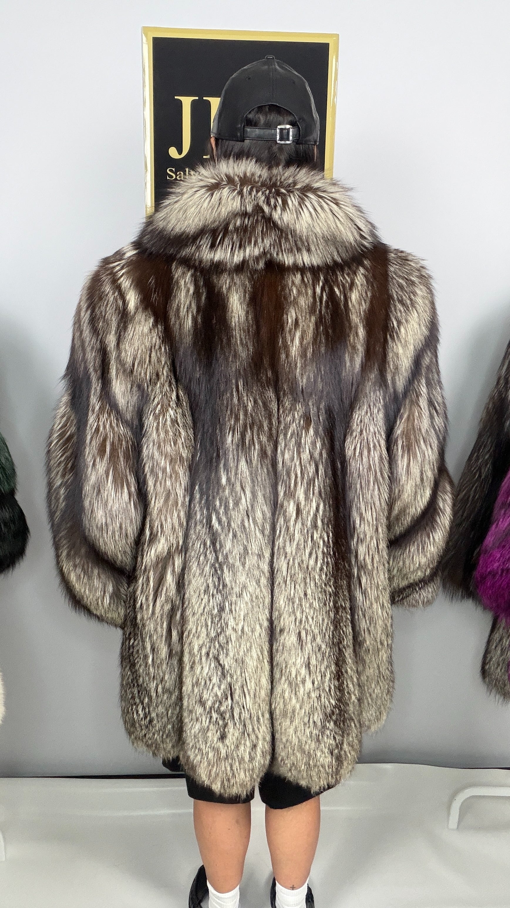 Giacca in Volpe Argentata Grigia Over con Collo a Scialle – 85 cm – dettaglio 4