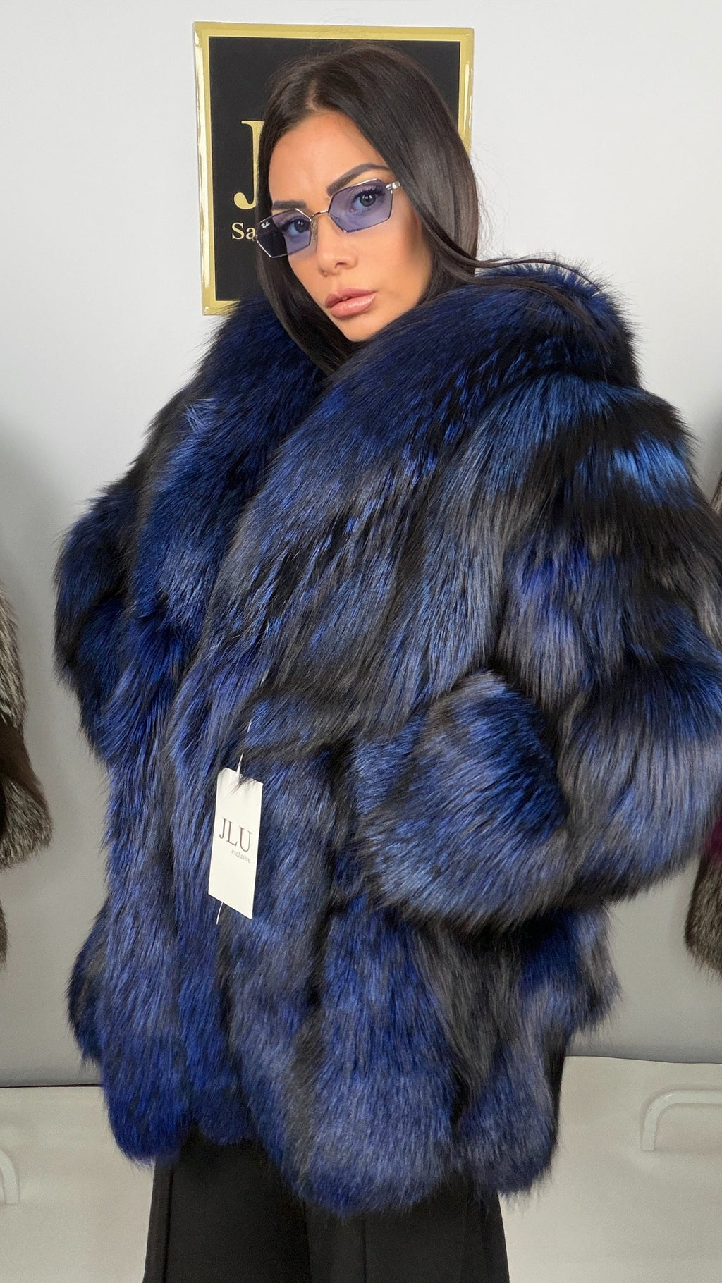 Giacca in Volpe Argentata Blu Cobalto – dettaglio 3