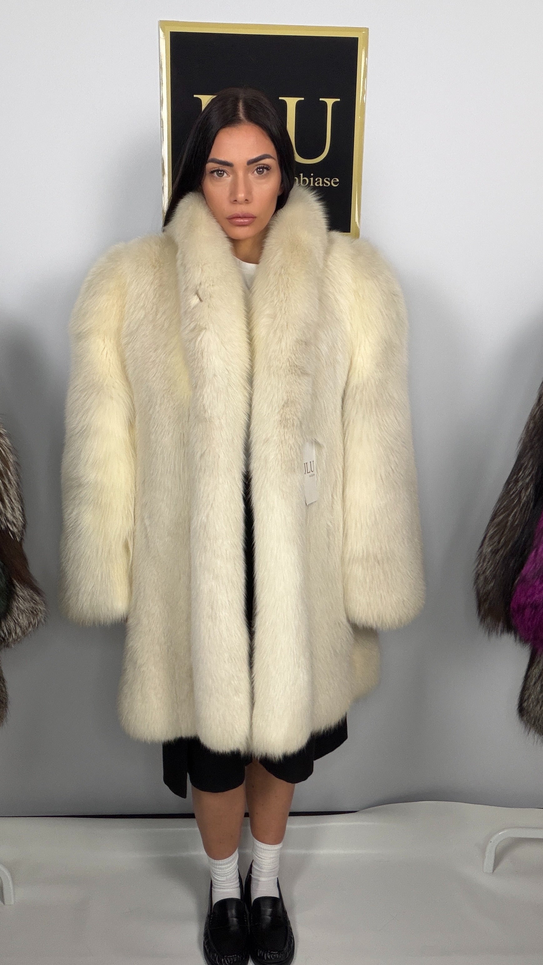 Giacca in Volpe Shadow Bianca con Collo Sciallato – 85 cm – dettaglio 2