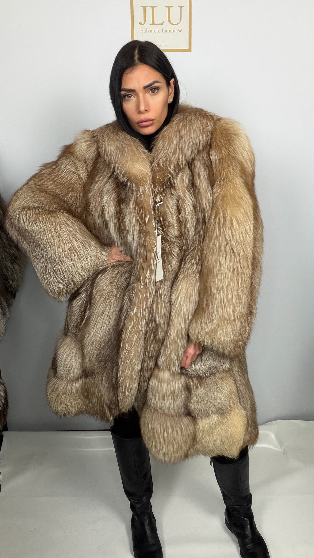 Cappotto in Volpe Argentata Decolorata con Balze – Kristal – dettaglio 2
