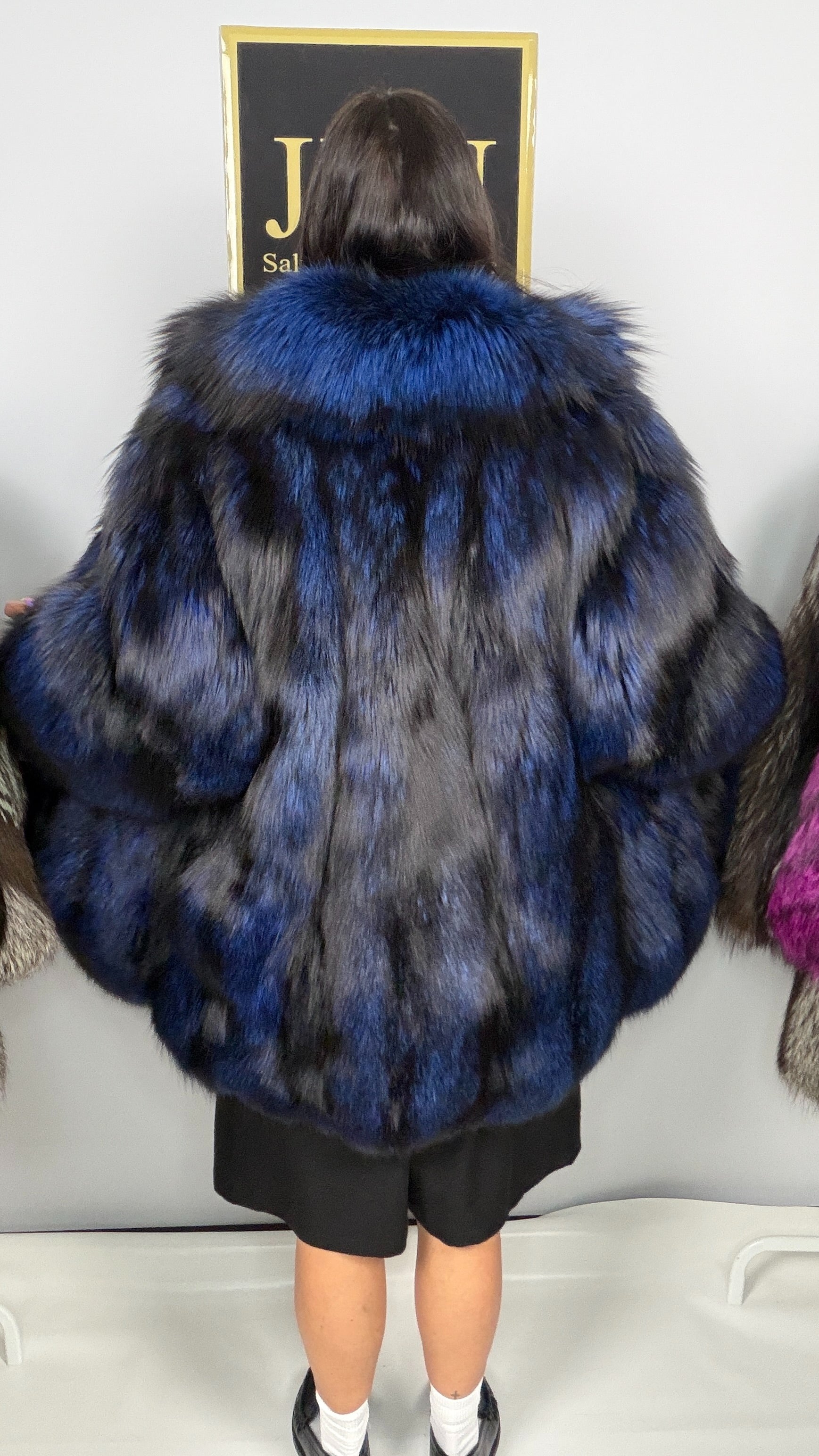 Giacca in Volpe Argentata Blu Cobalto – dettaglio 5
