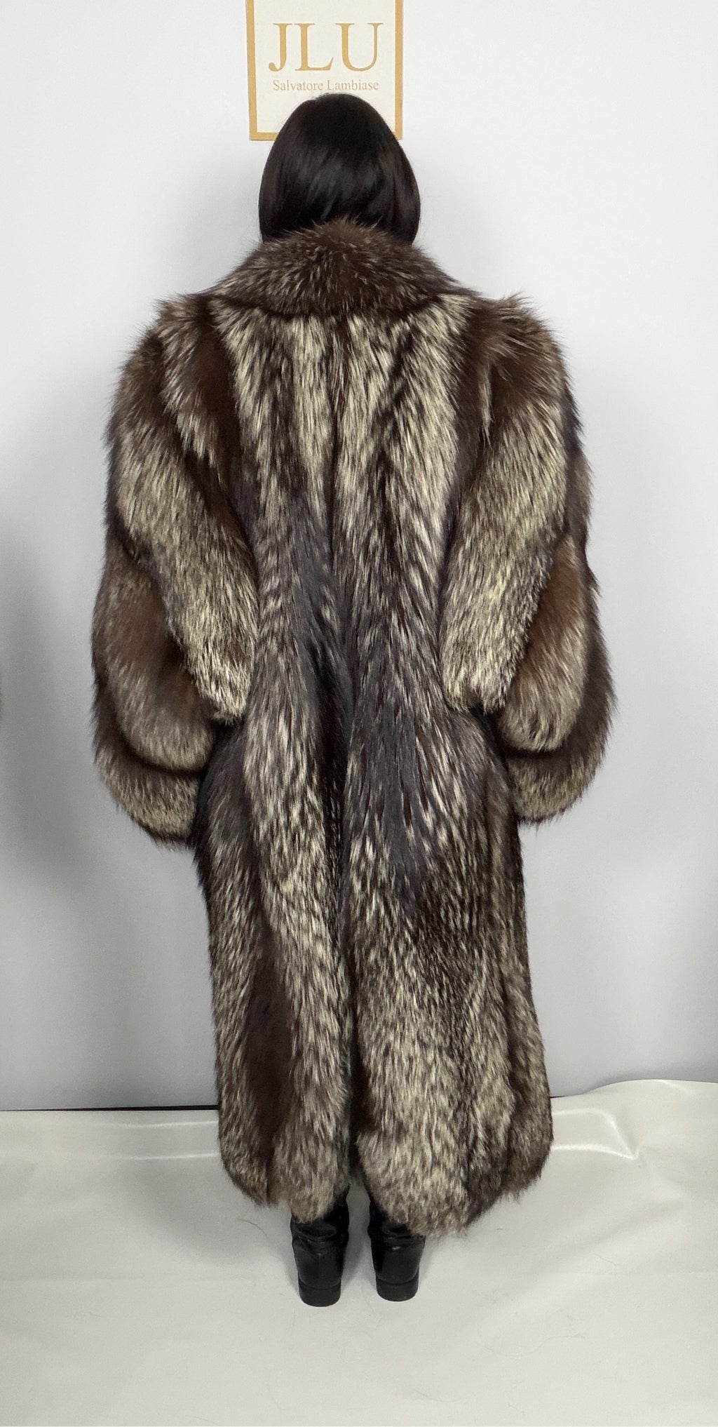 Cappotto in Volpe Argentata con Maniche Mantella – Kyra – dettaglio 6