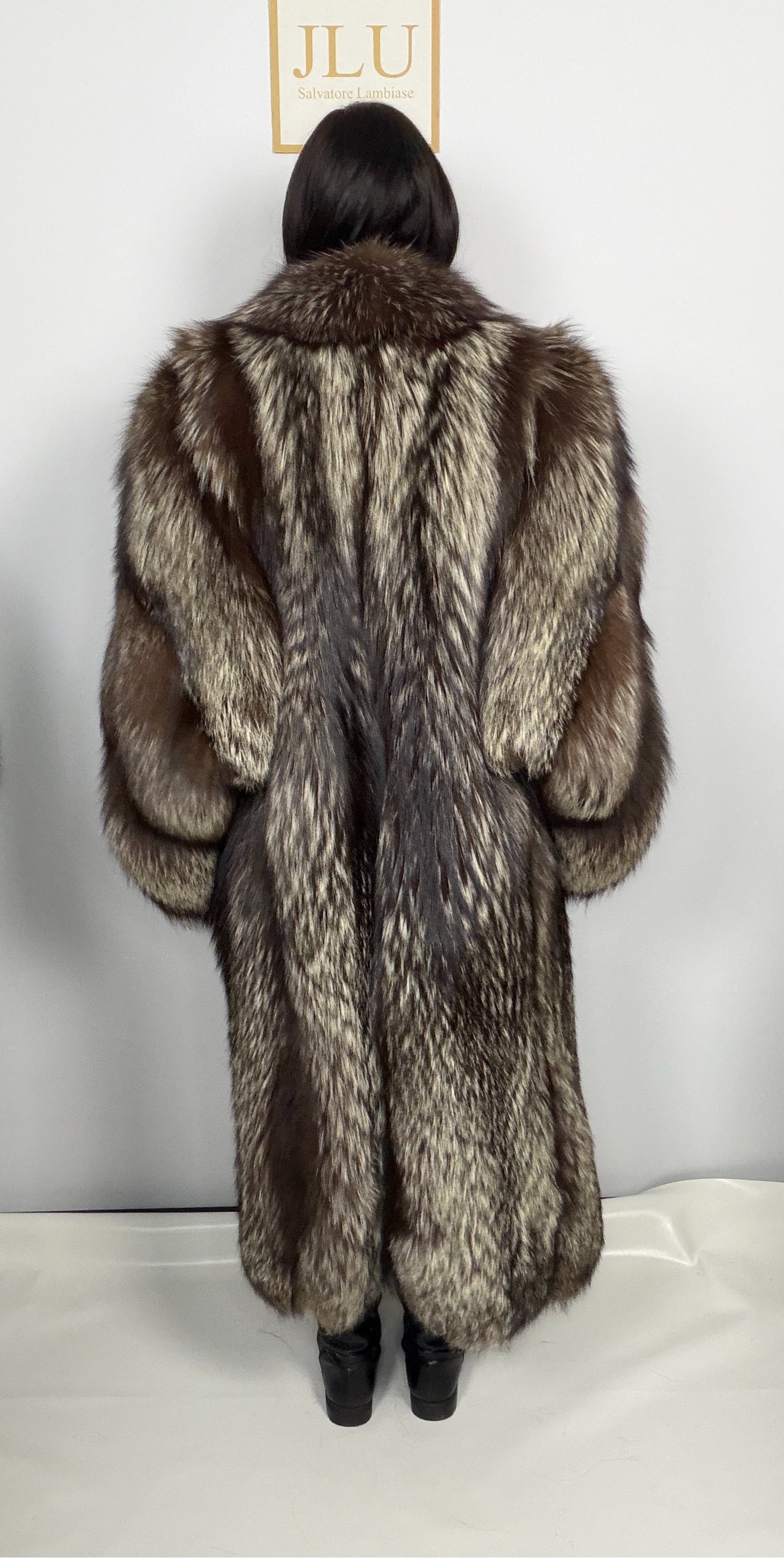 Cappotto in Volpe Argentata con Maniche Mantella – Kyra – dettaglio 6
