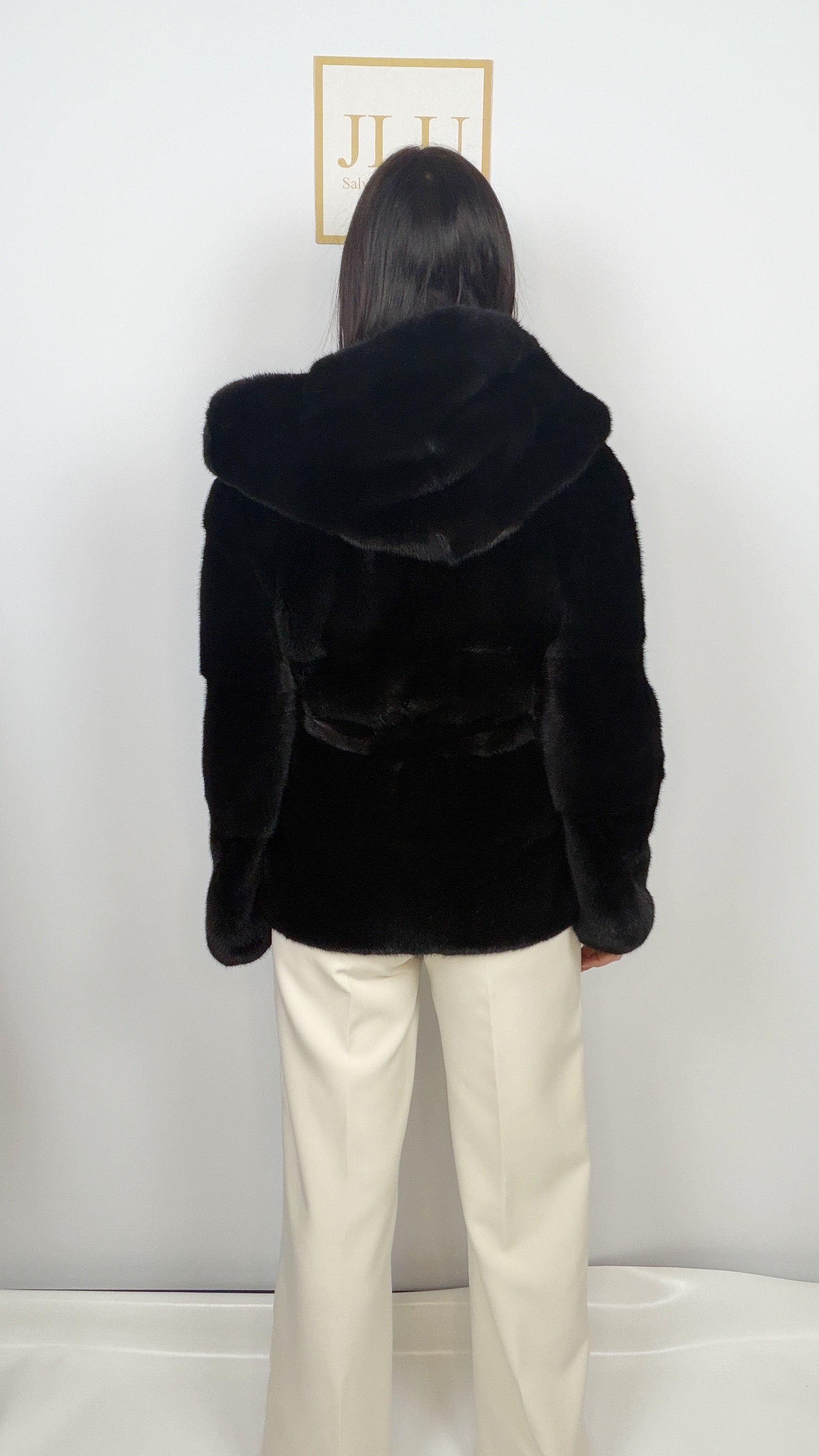 Giacca in Visone Blackglama con Cappuccio Sciallato e Cintura – dettaglio 6