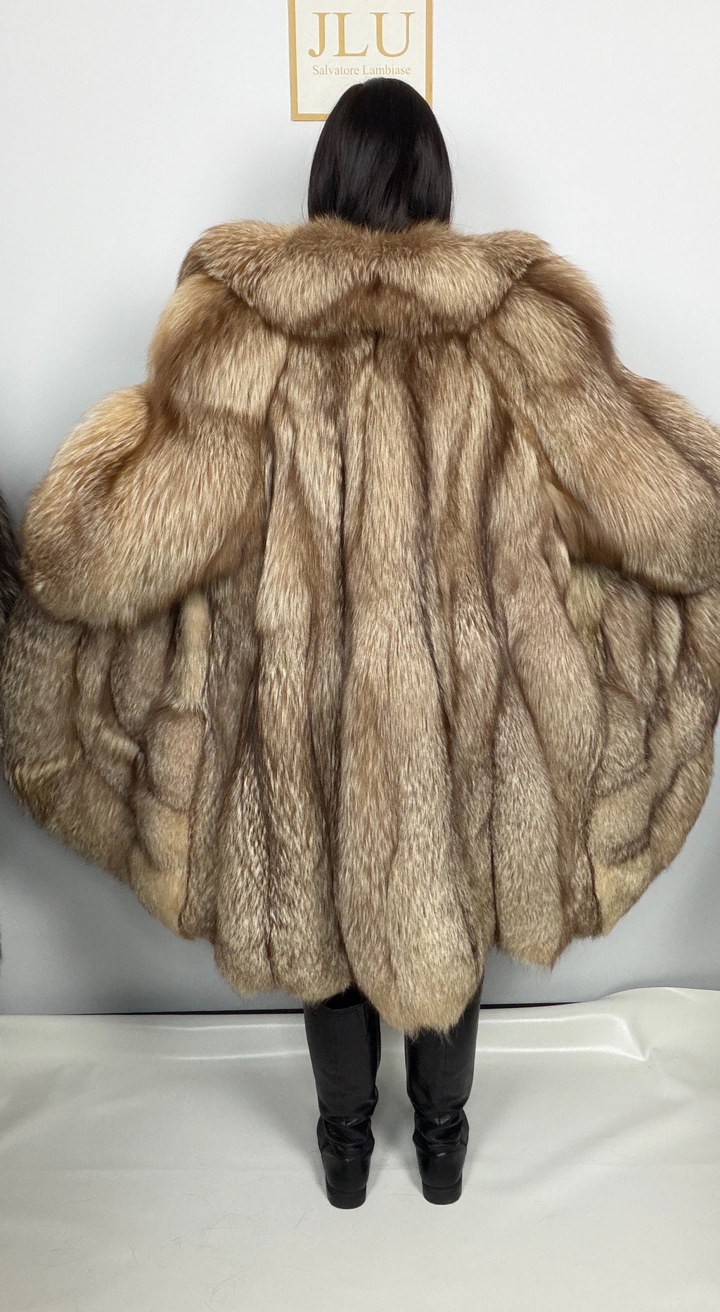 Cappotto in Volpe Argentata Decolorata con Balze – Kristal – dettaglio 5
