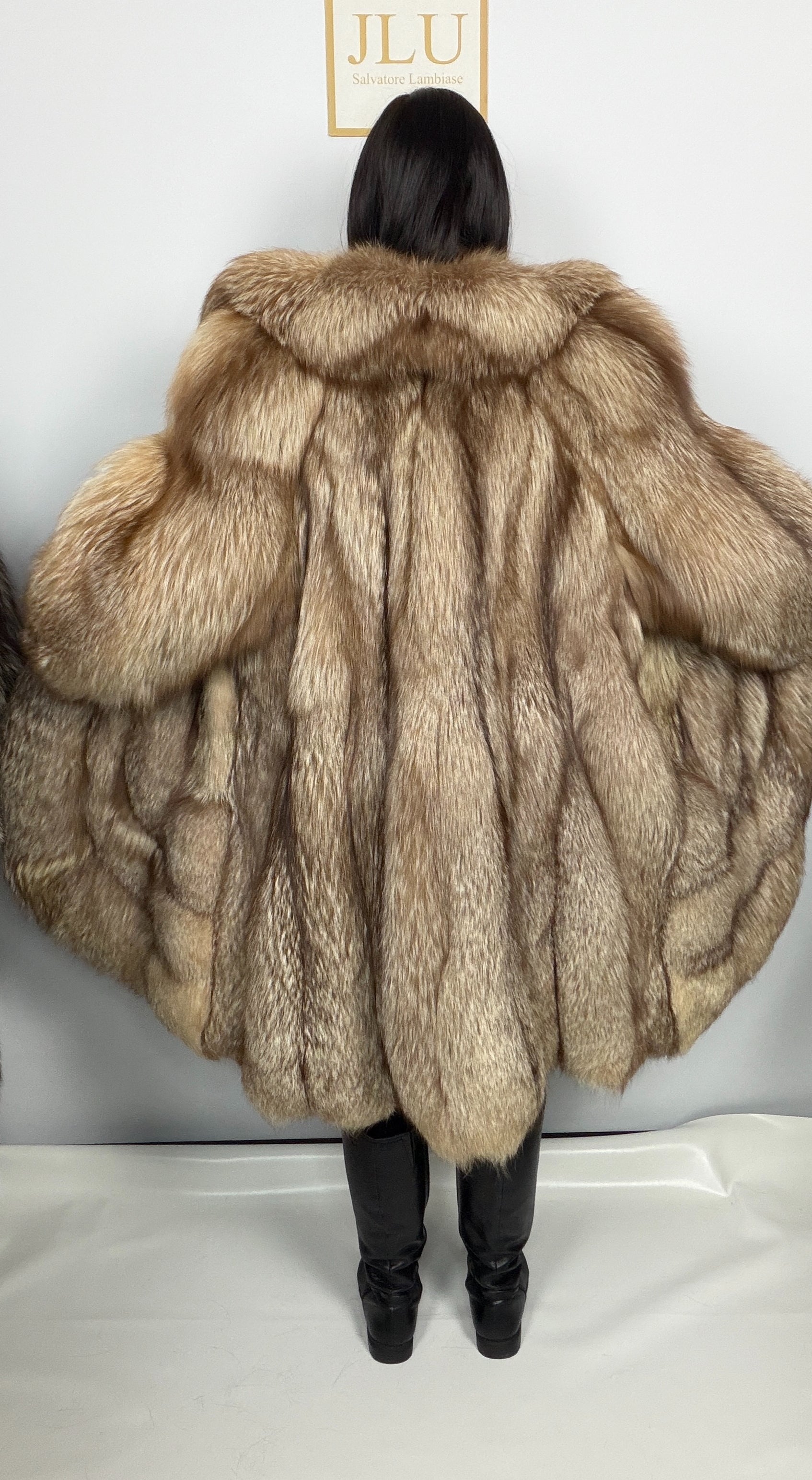 Cappotto in Volpe Argentata Decolorata con Balze – Kristal – dettaglio 5