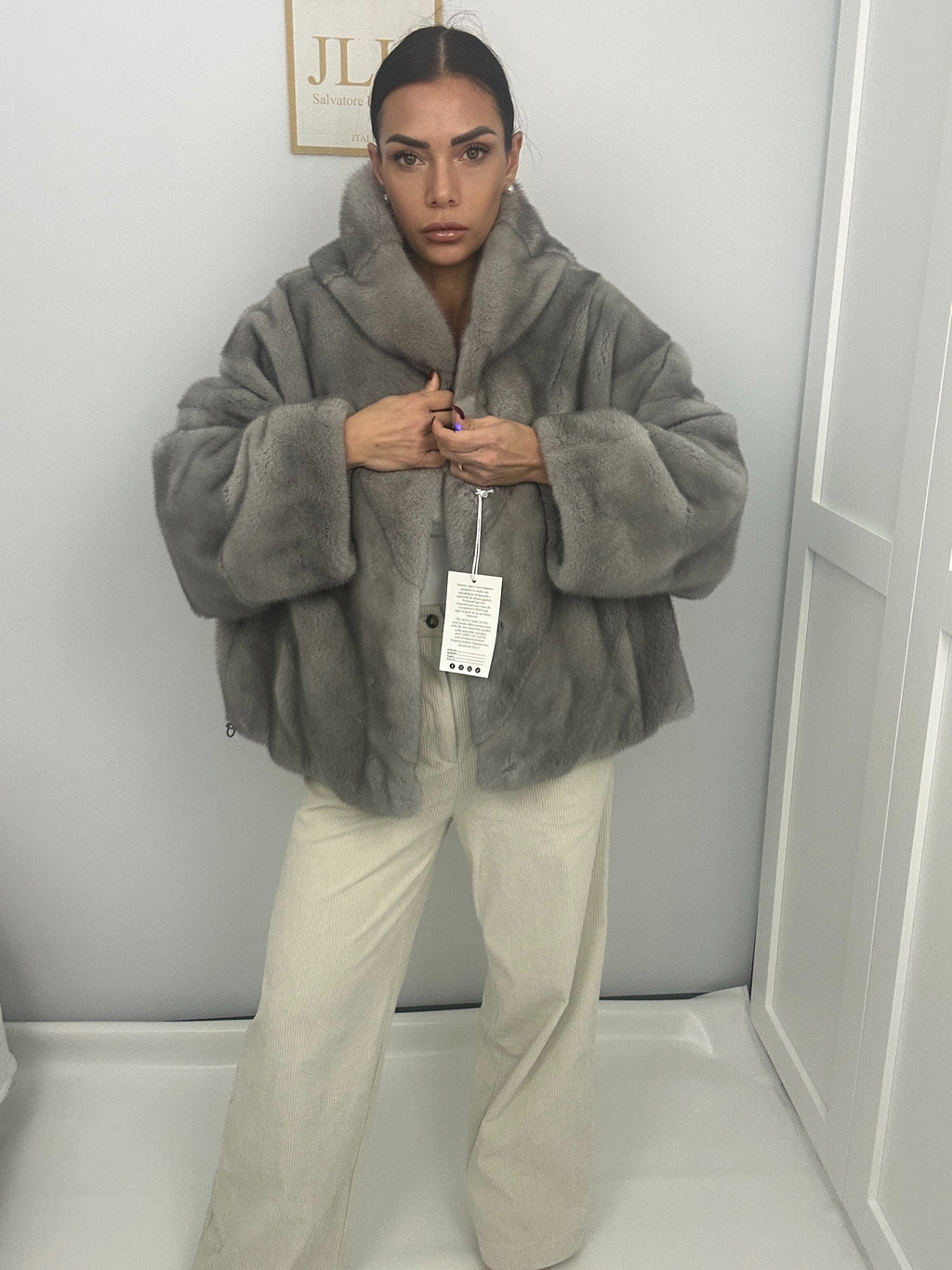Cappotto in Visone Zaffiro Oversize Lavorazione Diagonale con Cappuccio – dettaglio 2
