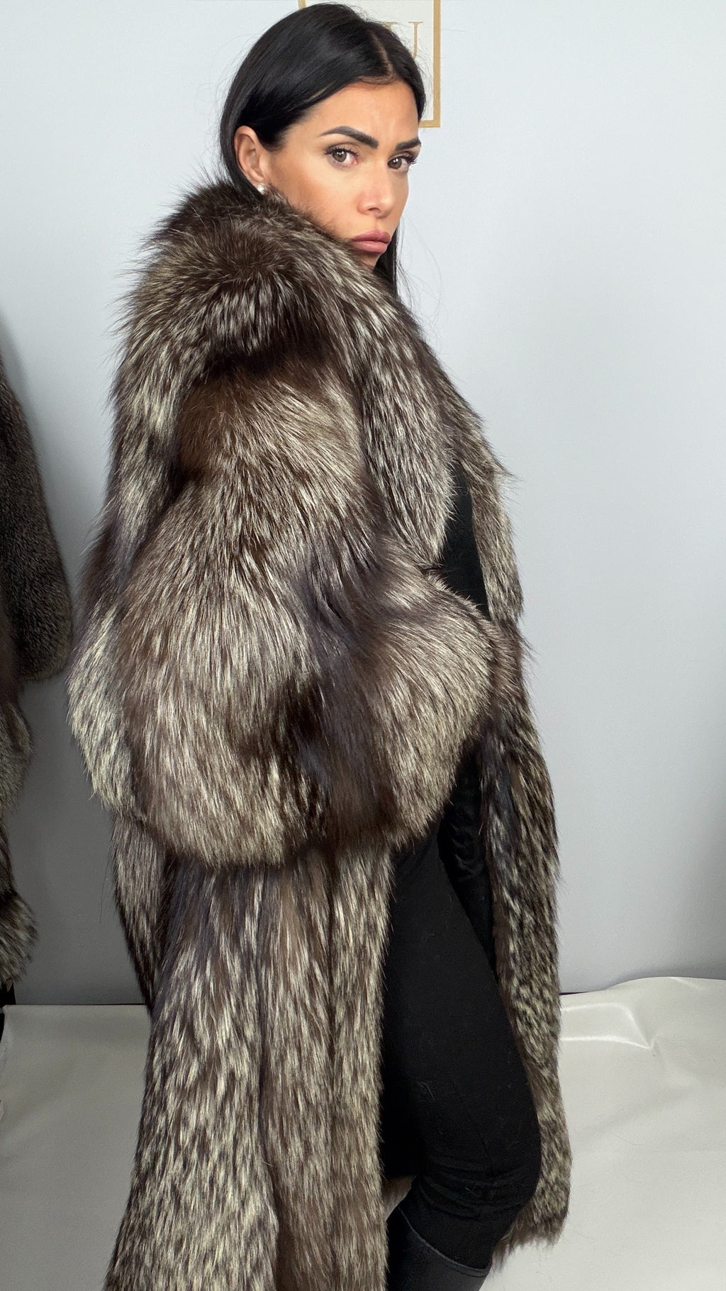Cappotto in Volpe Argentata con Maniche Mantella – Kyra – dettaglio 3