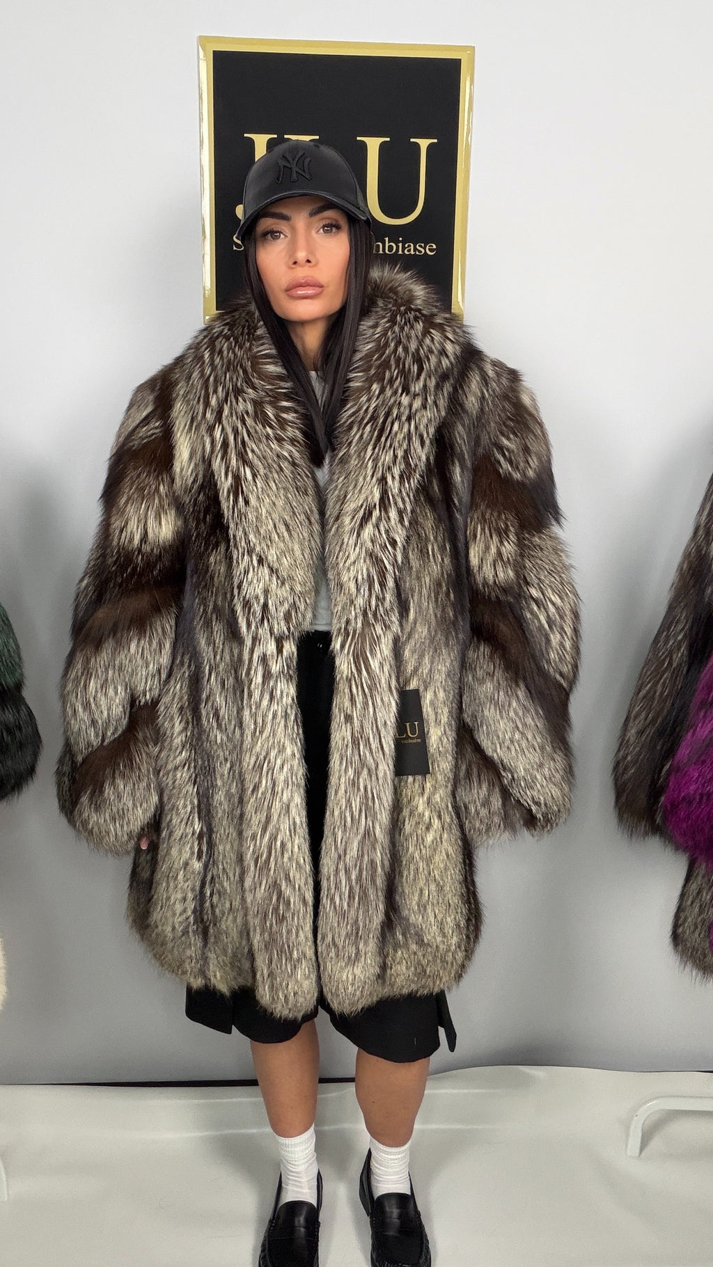 Giacca in Volpe Argentata Grigia Over con Collo a Scialle – 85 cm – dettaglio 2