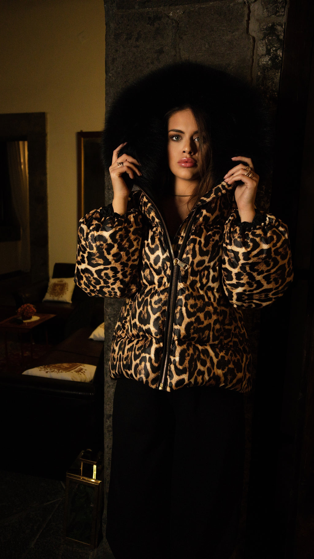 Giacca in Piumino con Cappuccio in Volpe – Fantasia Animalier – dettaglio 2