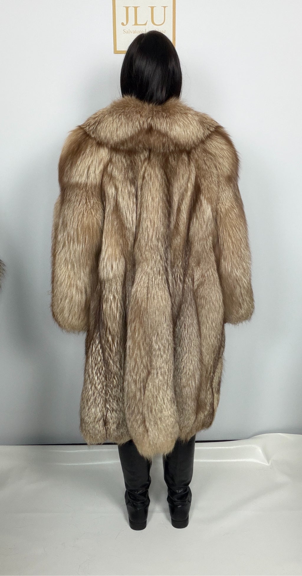 Cappotto in Volpe Argentata Decolorata con Balze – Kristal – dettaglio 4