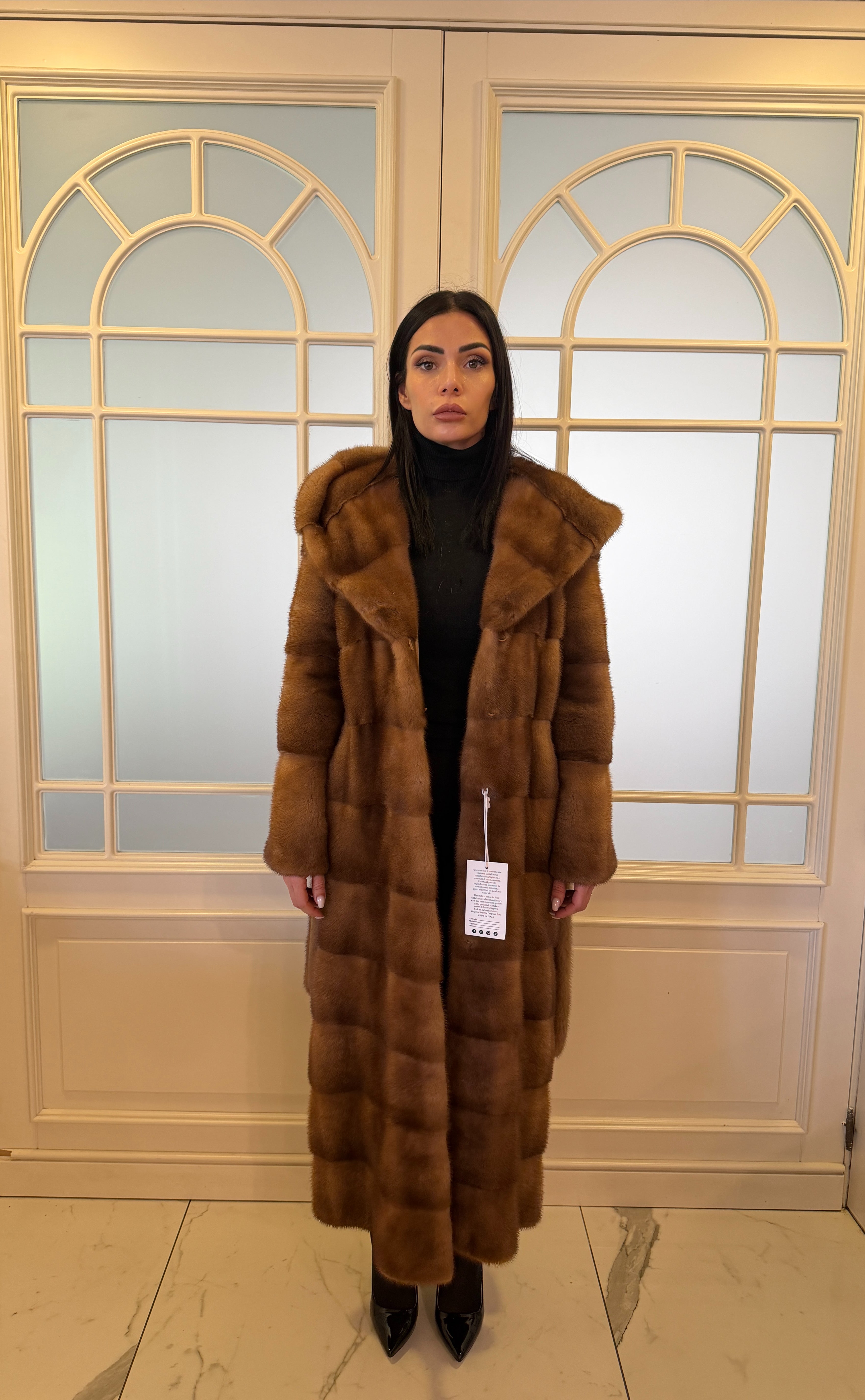 Cappotto in Visone Gold con Cappuccio Sciallato e Cintura – Lavorazione Orizzontale – pelliccia di lusso artigianale Made in Italy