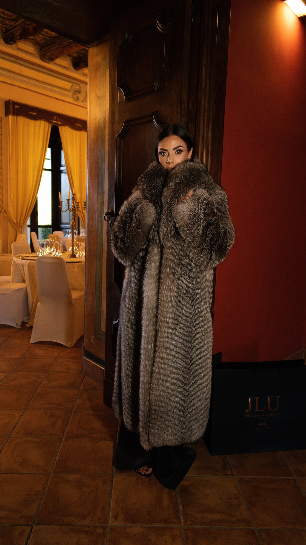 Cappotto in Volpe Frost con Collo Sciallato – Lavorazione Filettata – dettaglio 3