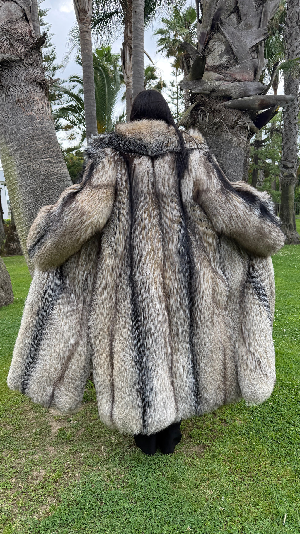 Cappotto in volpe argentato decolorato